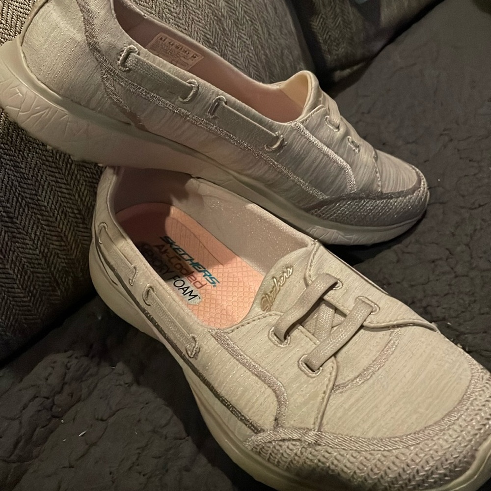 Sketchers 8.5 Air-Cooled Memory Foam women’s Slip On Shoes